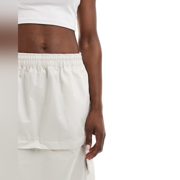 Nike  Woven 2 N 1  Maxi and Mini  Skirt With Zip detail In Beige - Picture 2 of 4